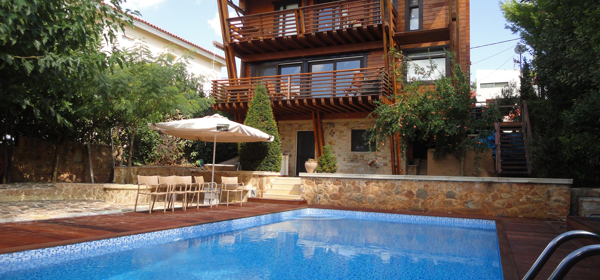 Dioni Log House