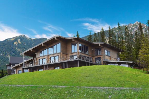 Mountain Ski House 1